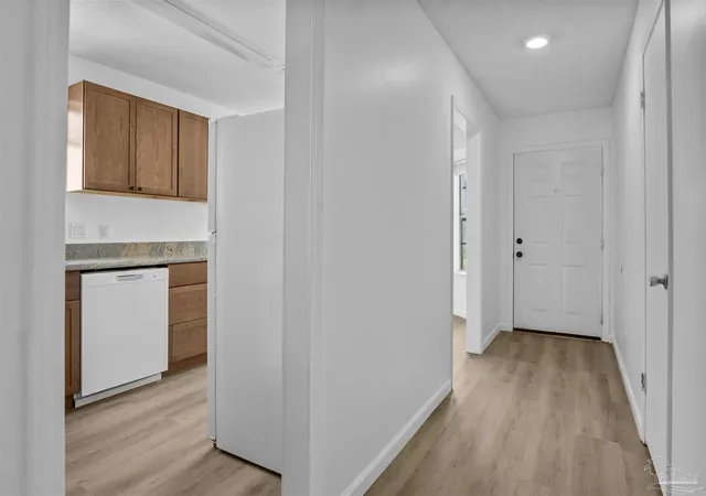 Listing Photo 1 - Condo for sale in building located at 1500 E Johnson Ave, Pensacola, FL 32514 - Unit #204