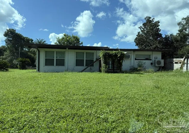 Photo 2 of Single family home for sale at 17 Feldor Dr, Pensacola, FL 32506 | MLS# 689764 | Listing updated on 2026-10-20