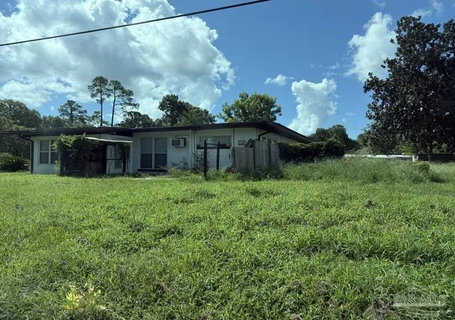 Photo 3 of Single family home for sale at 17 Feldor Dr, Pensacola, FL 32506 | MLS# 689764 | Listing updated on 2026-10-20