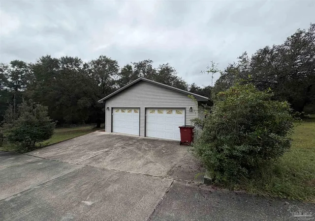 Photo 2 of Single family home for sale at 11147 N Lakeview Dr, Milton, FL 32583 | MLS# 689847 | Listing updated on 2026-10-06