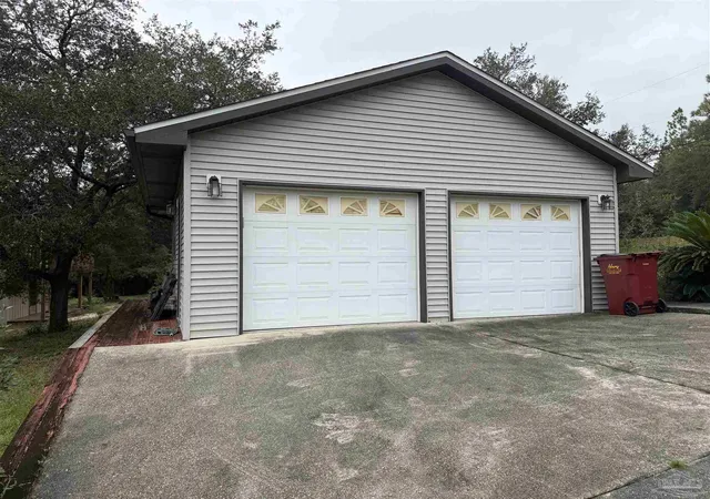 Photo 3 of Single family home for sale at 11147 N Lakeview Dr, Milton, FL 32583 | MLS# 689847 | Listing updated on 2026-10-06