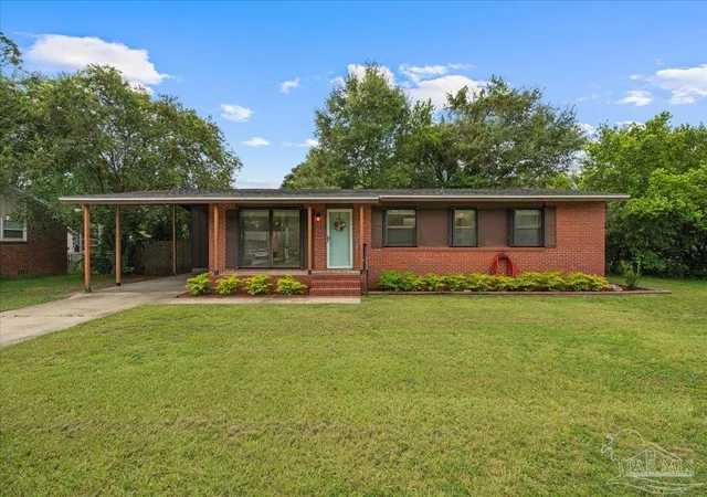 Photo 2 of Single family home for sale at 3709 Whispering Pines Dr, Pensacola, FL 32504 | MLS# 688489 | Listing updated on 2026-10-04