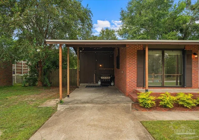 Single family home for sale at 3709 Whispering Pines Dr, Pensacola, FL 32504 | MLS# 688489 | Listing updated on 2026-10-04