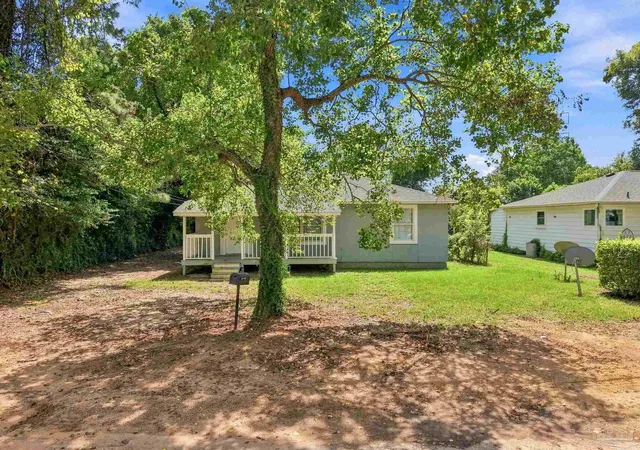 Photo 2 of Single family home for sale at 3315 W Lloyd St, Pensacola, FL 32505 | MLS# 688256 | Listing updated on 2026-09-10