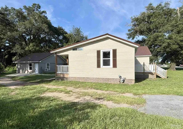 Photo 3 of Single family home for sale at 5911 Lillian Hwy, Pensacola, FL 32506 | MLS# 688373 | Listing updated on 2026-10-21