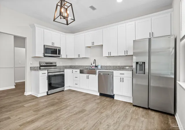 Photo 3 of Single family home for sale at 1100 W La Rua St, Pensacola, FL 32501 | MLS# 689105 | Listing updated on 2026-09-24