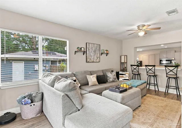 Photo 3 of Single family home for sale at 6617 Lee St, Milton, FL 32570 | MLS# 688427 | Listing updated on 2026-09-02