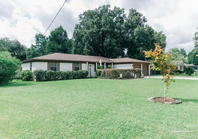 Photo 2 of Single family home for sale at 2017 Inda Ave, Pensacola, FL 32526 | MLS# 689246 | Listing updated on 2026-10-23