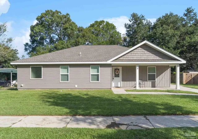 Photo 1 of Single family home for sale at 10 Nottingham Way, Pensacola, FL 32506 | MLS# 690058 | Listing updated on 2026-10-08