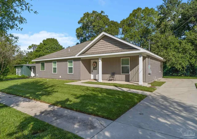 Photo 2 of Single family home for sale at 10 Nottingham Way, Pensacola, FL 32506 | MLS# 690058 | Listing updated on 2026-10-08