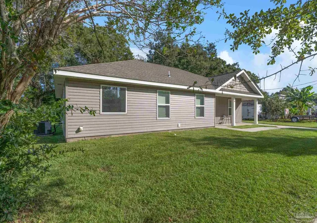 Photo 3 of Single family home for sale at 10 Nottingham Way, Pensacola, FL 32506 | MLS# 690058 | Listing updated on 2026-10-08