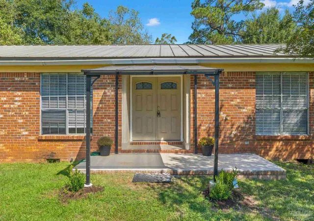 Photo 2 of Single family home for sale at 6430 W 9 Mile Rd, Pensacola, FL 32526 | MLS# 689798 | Listing updated on 2026-10-01