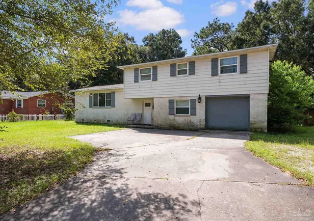 Photo 2 of Single family home for sale at 1115 Dunmire St, Pensacola, FL 32504 | MLS# 688815 | Listing updated on 2026-09-10