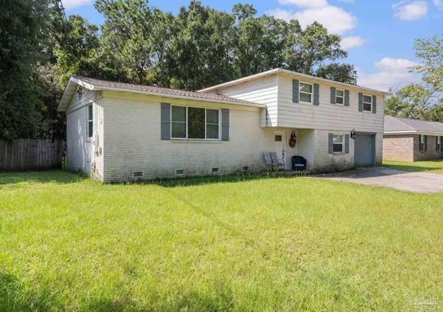 Photo 2 of Single family home for sale at 1115 Dunmire St, Pensacola, FL 32504 | MLS# 688815 | Listing updated on 2026-09-10