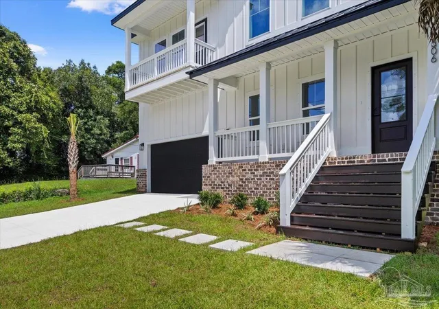 Photo 3 of Single family home for sale at 306 W Winthrop Ave, Pensacola, FL 32507 | MLS# 689407 | Listing updated on 2026-09-29