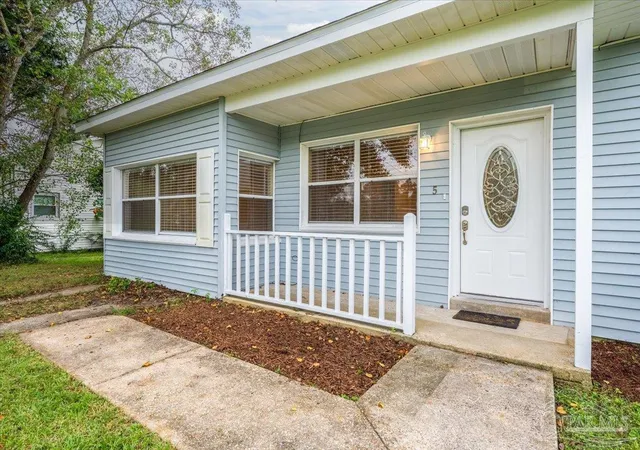 Photo 3 of Single family home for sale at 5 Benton Rd, Pensacola, FL 32506 | MLS# 690059 | Listing updated on 2026-10-21