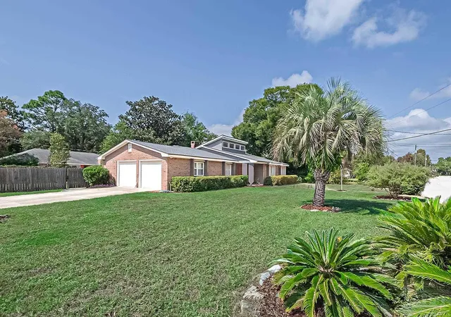 Photo 2 of Single family home for sale at 3495 Brookshire Dr, Pensacola, FL 32504 | MLS# 689752 | Listing updated on 2026-10-20