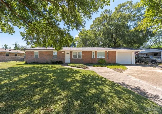Photo 1 of Single family home for sale at 631 Manchester Rd, Fort Walton Beach, FL 32547 | MLS# 689754 | Listing updated on 2026-10-20