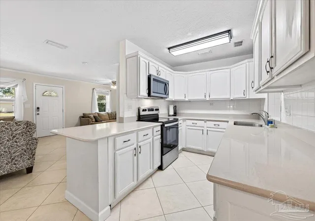 Photo 3 of Single family home for sale at 631 Manchester Rd, Fort Walton Beach, FL 32547 | MLS# 689754 | Listing updated on 2026-10-20