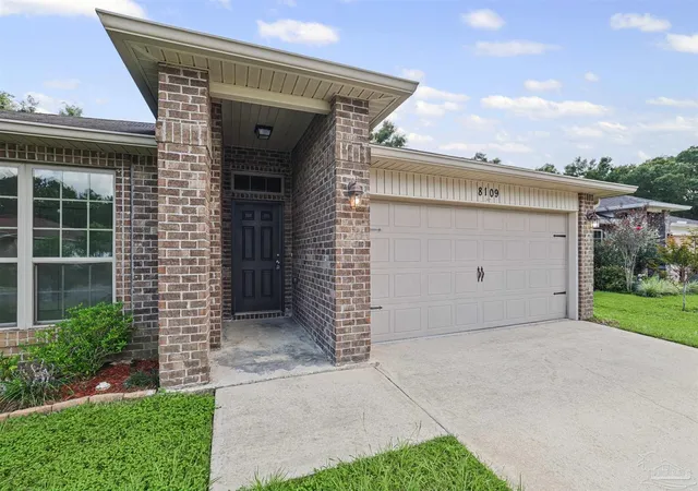 Photo 3 of Single family home for sale at 8109 Nalo Crk Loop, Pensacola, FL 32514 | MLS# 689328 | Listing updated on 2026-09-22