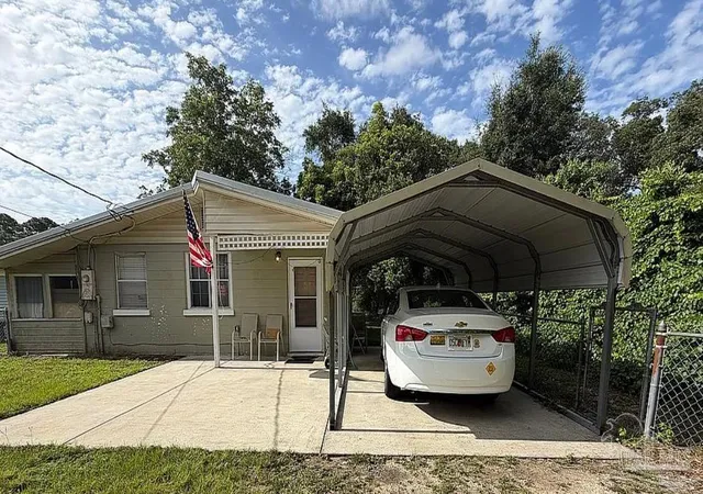 Photo 1 of Single family home for sale at 9485 N Loop Rd, Pensacola, FL 32507 | MLS# 689948 | Listing updated on 2026-10-05