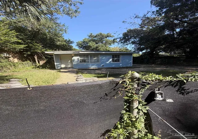 Photo 2 of Single family home for sale at 2602 N M St, Pensacola, FL 32501 | MLS# 689689 | Listing updated on 2026-09-30