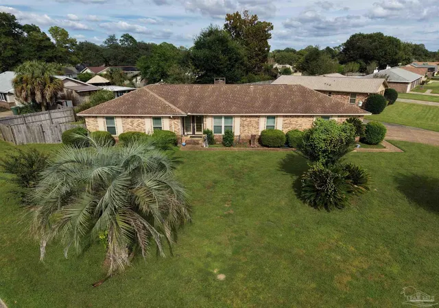 Photo 3 of Single family home for sale at 2352 Silversides Loop, Pensacola, FL 32526 | MLS# 690002 | Listing updated on 2026-10-07