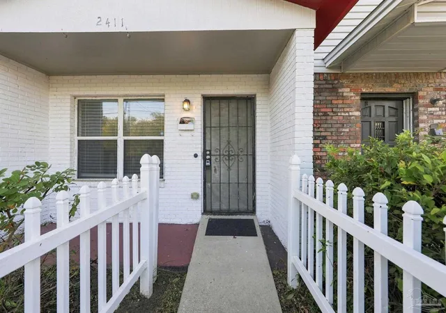 Photo 2 of Townhouse for sale at 2411 N East St, Pensacola, FL 32501 | MLS# 688583 | Listing updated on 2026-09-10