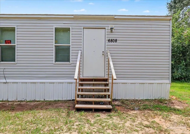 Photo 2 of Manufactured home for sale at 6808 Rolling Hills Rd, Pensacola, FL 32505 | MLS# 688779 | Listing updated on 2026-09-11