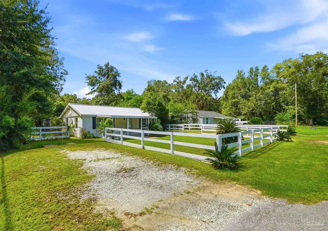 Photo 4 of Single family home for sale at 3955 Diamond St, Milton, FL 32571 | MLS# 688772 | Listing updated on 2026-09-14