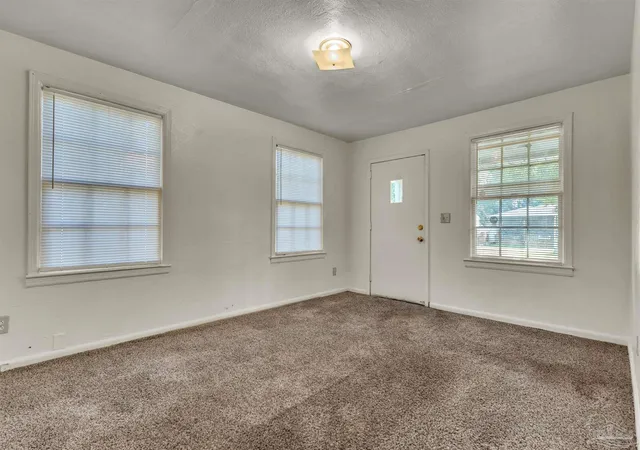 Photo 3 of Single family home for sale at 33 Kennington Dr, Pensacola, FL 32507 | MLS# 689522 | Listing updated on 2026-10-23