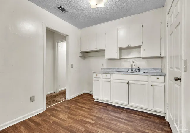 Photo 4 of Single family home for sale at 33 Kennington Dr, Pensacola, FL 32507 | MLS# 689522 | Listing updated on 2026-10-23