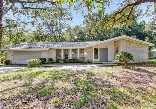 Photo 1 of Single family home for sale at 208 Cordoba St, Gulf Breeze, FL 32561 | MLS# 688621 | Listing updated on 2026-09-11