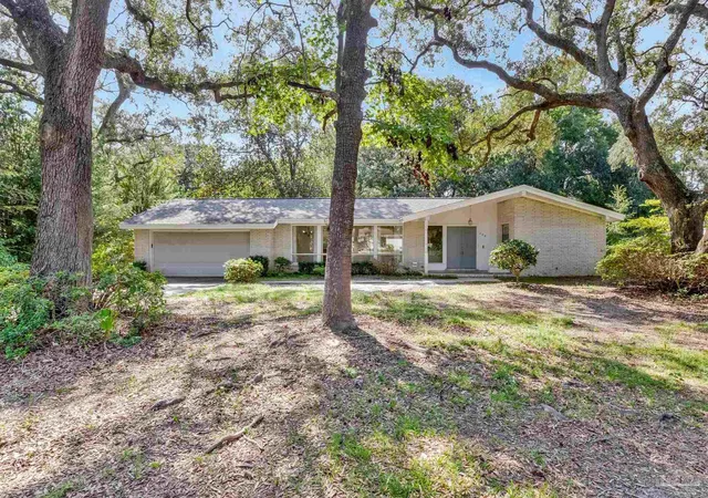 Photo 3 of Single family home for sale at 208 Cordoba St, Gulf Breeze, FL 32561 | MLS# 688621 | Listing updated on 2026-09-11