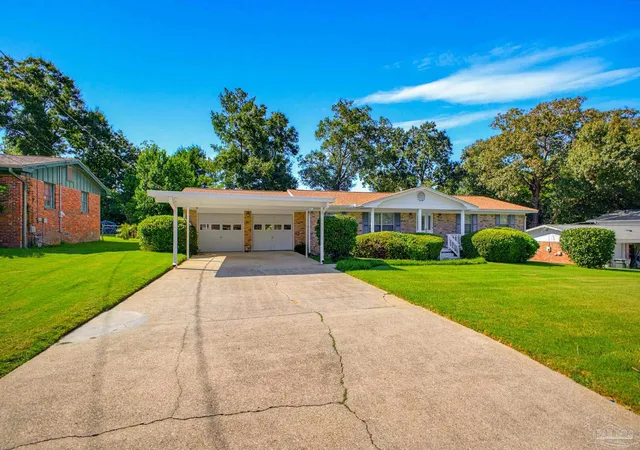 Photo 3 of Single family home for sale at 6213 Sarah Dr, Pensacola, FL 32503 | MLS# 689582 | Listing updated on 2026-10-14