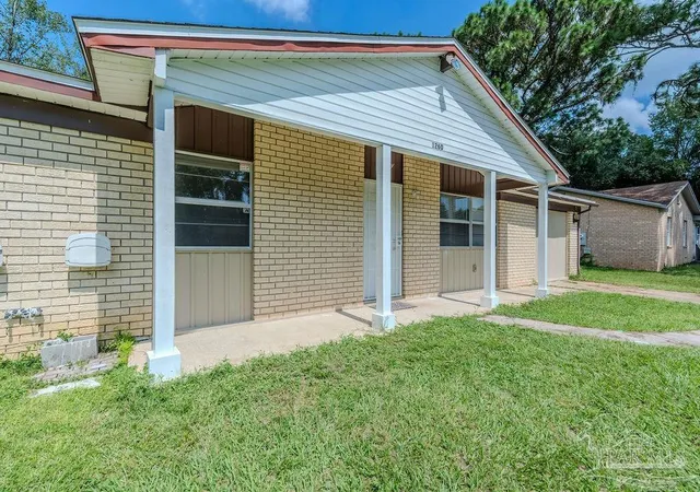 Photo 2 of Single family home for sale at 1260 Santa Fe Cir, Pensacola, FL 32505 | MLS# 689042 | Listing updated on 2026-09-18