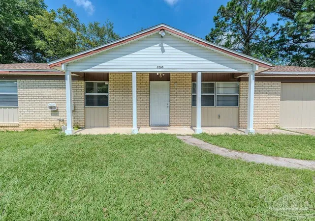 Photo 3 of Single family home for sale at 1260 Santa Fe Cir, Pensacola, FL 32505 | MLS# 689042 | Listing updated on 2026-09-18