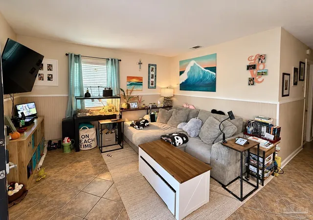 Photo 2 of Single family home for sale at 4660 Kimberly Dr, Pensacola, FL 32526 | MLS# 690066 | Listing updated on 2026-10-20