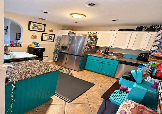 Photo 3 of Single family home for sale at 4660 Kimberly Dr, Pensacola, FL 32526 | MLS# 690066 | Listing updated on 2026-10-20