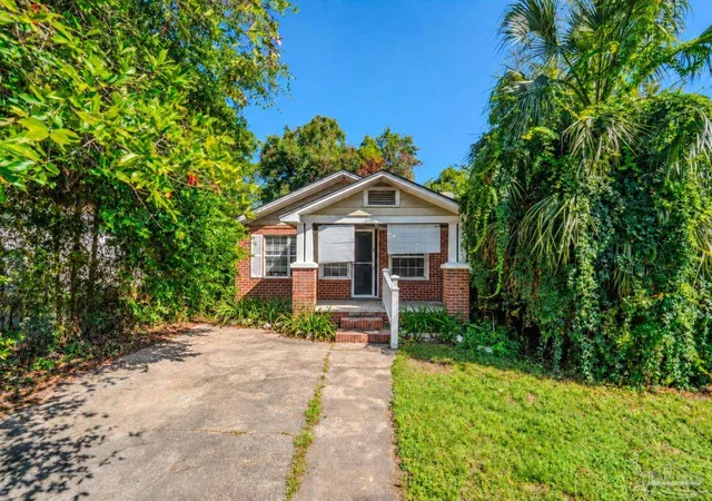 Photo 1 of Single family home for sale at 212 E Yonge St, Pensacola, FL 32503 | MLS# 688745 | Listing updated on 2026-09-11