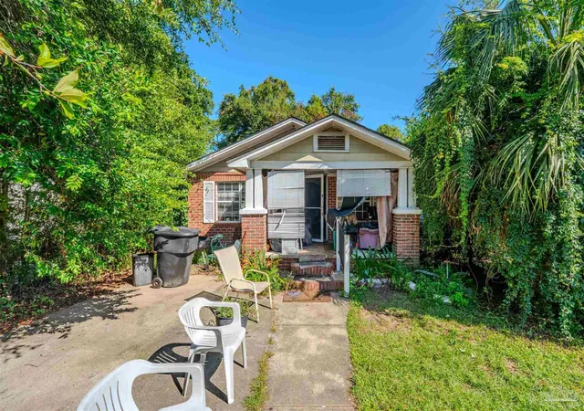 Photo 2 of Single family home for sale at 212 E Yonge St, Pensacola, FL 32503 | MLS# 688745 | Listing updated on 2026-09-11