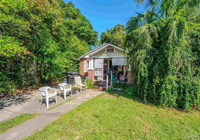 Photo 3 of Single family home for sale at 212 E Yonge St, Pensacola, FL 32503 | MLS# 688745 | Listing updated on 2026-09-11