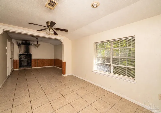 Photo 4 of Single family home for sale at 212 E Yonge St, Pensacola, FL 32503 | MLS# 688745 | Listing updated on 2026-09-11