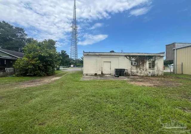 Photo 2 of Single family home for sale at 2410 N Pace Blvd #0, Pensacola, FL 32505 | MLS# 688508 | Listing updated on 2026-09-11
