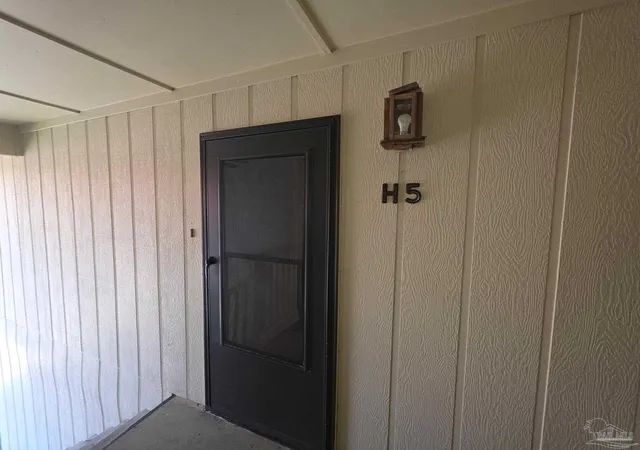 Photo 1 of Townhouse for sale at 2201 Scenic Hwy #H5, Pensacola, FL 32503 | MLS# 689786 | Listing updated on 2026-10-06