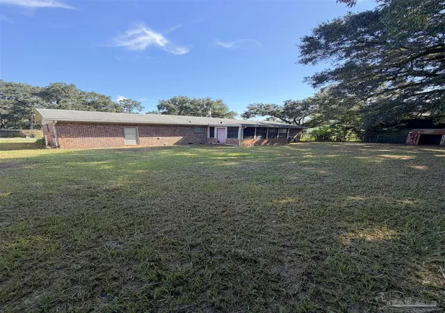 Photo 3 of Single family home for sale at 17 Seminole Trl, Pensacola, FL 32506 | MLS# 688968 | Listing updated on 2026-10-23