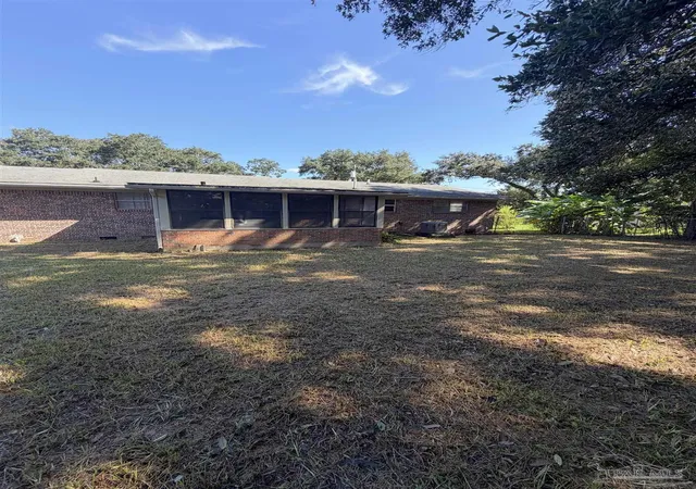 Photo 3 of Single family home for sale at 17 Seminole Trl, Pensacola, FL 32506 | MLS# 688968 | Listing updated on 2026-10-23