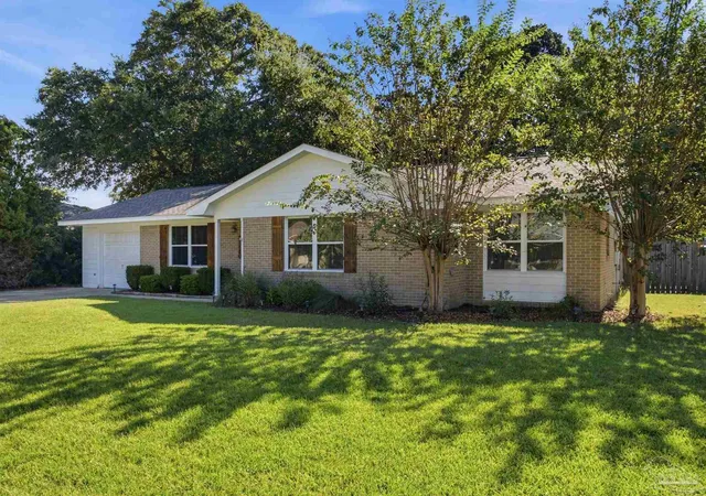 Photo 2 of Single family home for sale at 5570 Peachtree Ct, Pensacola, FL 32504 | MLS# 689927 | Listing updated on 2026-10-19