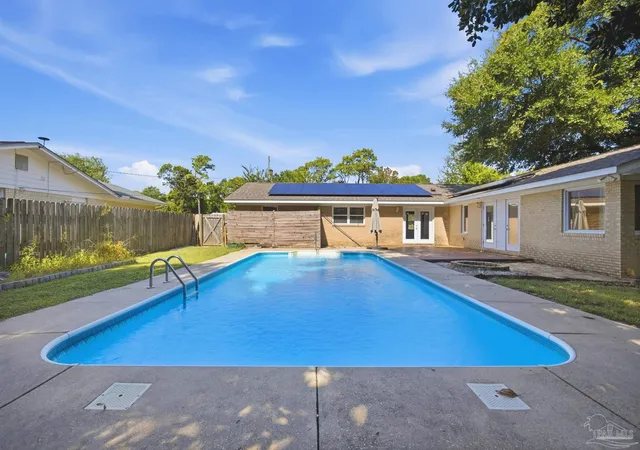 Photo 3 of Single family home for sale at 5570 Peachtree Ct, Pensacola, FL 32504 | MLS# 689927 | Listing updated on 2026-10-19