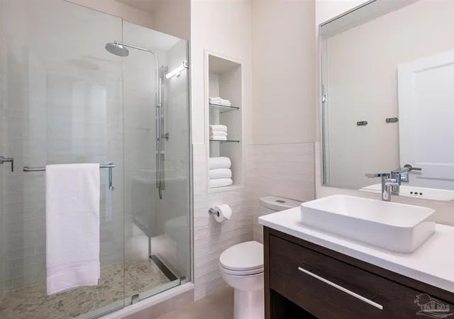 Photo 9 of Condo for sale at 17 S Palafox Pl #313, Pensacola, FL 32502 | MLS# 688994 | Listing updated on 2026-10-23